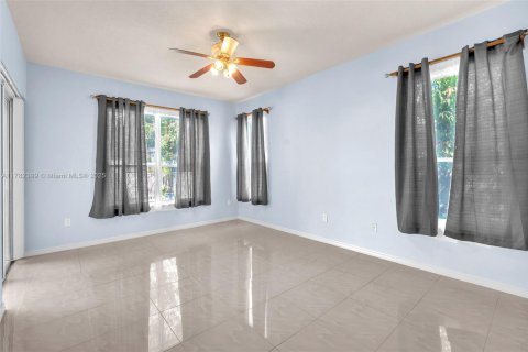 House in Miramar, Florida 5 bedrooms, 248.42 sq.m. № 1726344 - photo 11