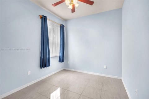 House in Miramar, Florida 5 bedrooms, 248.42 sq.m. № 1726344 - photo 13