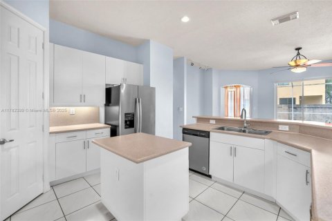 House in Miramar, Florida 5 bedrooms, 248.42 sq.m. № 1726344 - photo 28