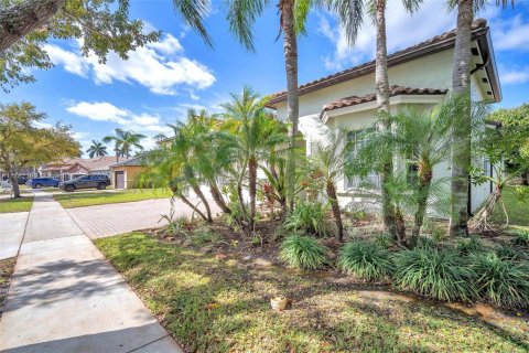 House in Miramar, Florida 5 bedrooms, 248.42 sq.m. № 1726344 - photo 17
