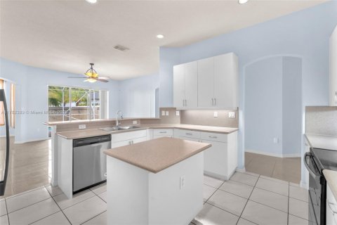 House in Miramar, Florida 5 bedrooms, 248.42 sq.m. № 1726344 - photo 29