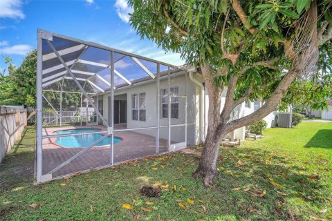 House in Miramar, Florida 5 bedrooms, 248.42 sq.m. № 1726344 - photo 4