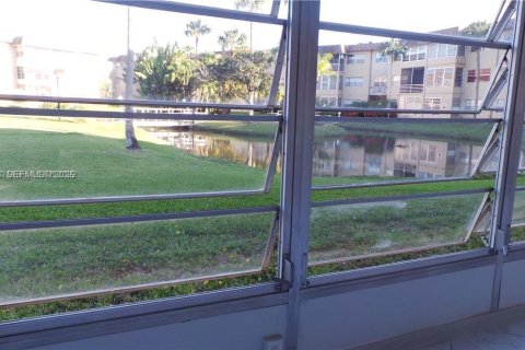 Condominio en alquiler en Lauderdale Lakes, Florida, 2 dormitorios № 2074800 - foto 13
