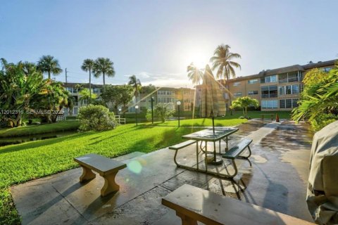 Condominio en alquiler en Lauderdale Lakes, Florida, 2 dormitorios № 2074800 - foto 7