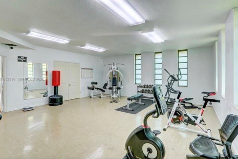 Condominio en alquiler en Lauderdale Lakes, Florida, 2 dormitorios № 2074800 - foto 5