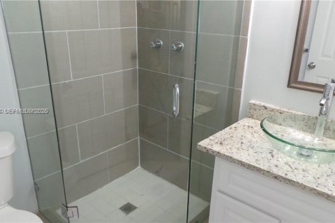 Condominio en alquiler en Lauderdale Lakes, Florida, 2 dormitorios № 2074800 - foto 19