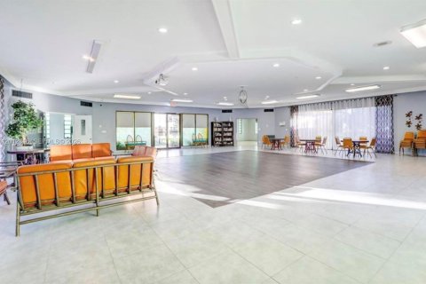 Condominio en alquiler en Lauderdale Lakes, Florida, 2 dormitorios № 2074800 - foto 4