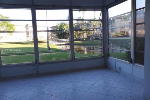 Condominio en alquiler en Lauderdale Lakes, Florida, 2 dormitorios № 2074800 - foto 12