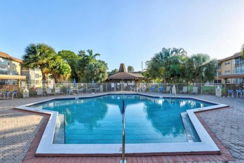 Condominio en alquiler en Lauderdale Lakes, Florida, 2 dormitorios № 2074800 - foto 8