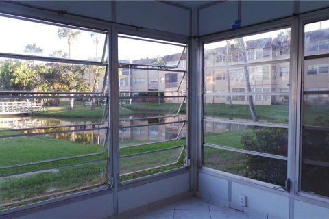 Condominio en alquiler en Lauderdale Lakes, Florida, 2 dormitorios № 2074800 - foto 14