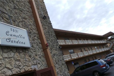 Condominio en alquiler en Lauderdale Lakes, Florida, 2 dormitorios № 2074800 - foto 21