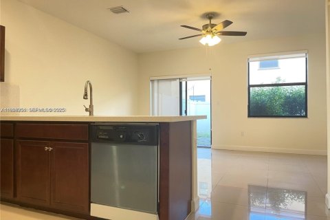 Touwnhouse à louer à Hialeah, Floride: 3 chambres, 143.07 m2 № 1987324 - photo 8