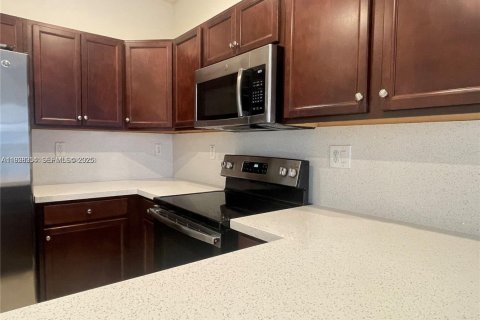 Touwnhouse à louer à Hialeah, Floride: 3 chambres, 143.07 m2 № 1987324 - photo 3