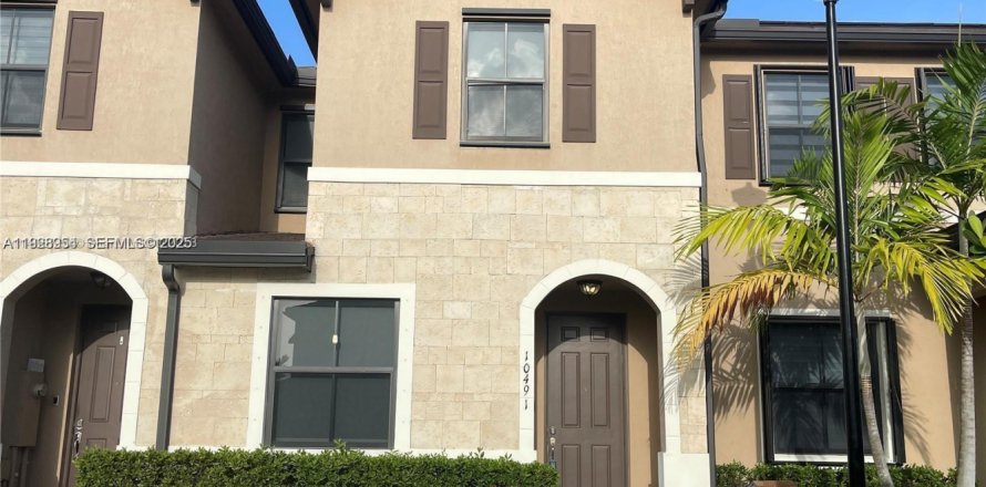 Touwnhouse à Hialeah, Floride 3 chambres, 143.07 m2 № 1987324