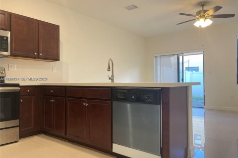 Touwnhouse à louer à Hialeah, Floride: 3 chambres, 143.07 m2 № 1987324 - photo 5