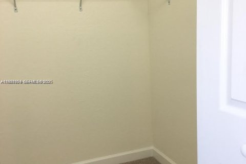 Touwnhouse à louer à Hialeah, Floride: 3 chambres, 143.07 m2 № 1987324 - photo 17