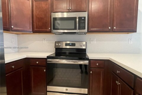 Touwnhouse à louer à Hialeah, Floride: 3 chambres, 143.07 m2 № 1987324 - photo 6