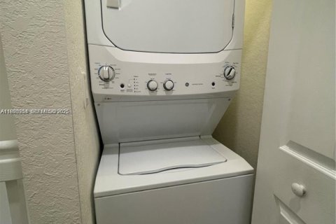 Touwnhouse à louer à Hialeah, Floride: 3 chambres, 143.07 m2 № 1987324 - photo 13