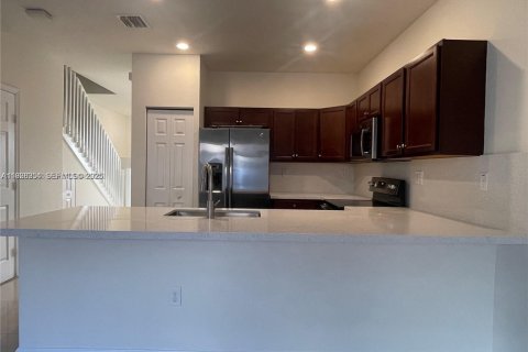 Touwnhouse à louer à Hialeah, Floride: 3 chambres, 143.07 m2 № 1987324 - photo 9