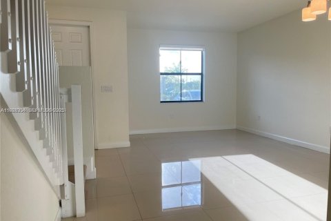 Touwnhouse à louer à Hialeah, Floride: 3 chambres, 143.07 m2 № 1987324 - photo 2