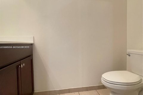 Touwnhouse à louer à Hialeah, Floride: 3 chambres, 143.07 m2 № 1987324 - photo 10