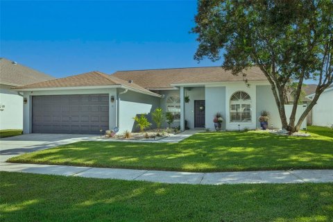 House in Tampa, Florida 3 bedrooms, 163.97 sq.m. № 2430730 - photo 2