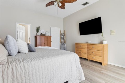 House in Tampa, Florida 3 bedrooms, 163.97 sq.m. № 2430730 - photo 18