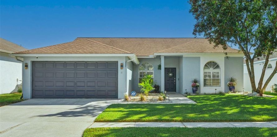 House in Tampa, Florida 3 bedrooms, 163.97 sq.m. № 2430730