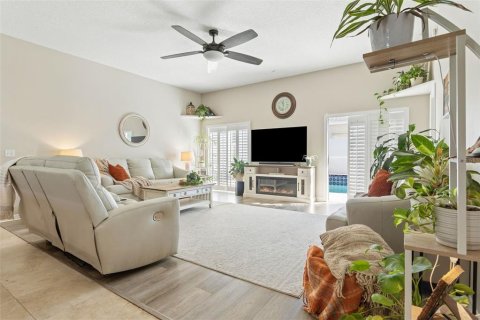 House in Tampa, Florida 3 bedrooms, 163.97 sq.m. № 2430730 - photo 6