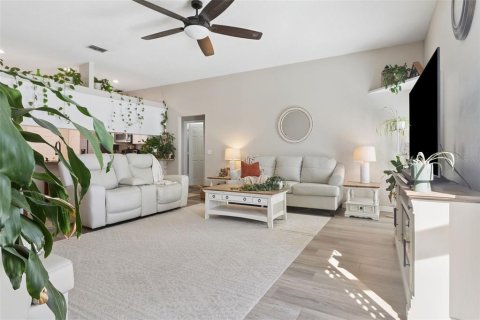 House in Tampa, Florida 3 bedrooms, 163.97 sq.m. № 2430730 - photo 8