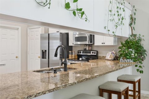 House in Tampa, Florida 3 bedrooms, 163.97 sq.m. № 2430730 - photo 9