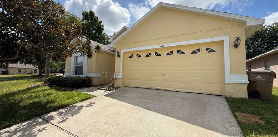 House in Groveland, Florida 4 bedrooms, 169.27 sq.m. № 2167836