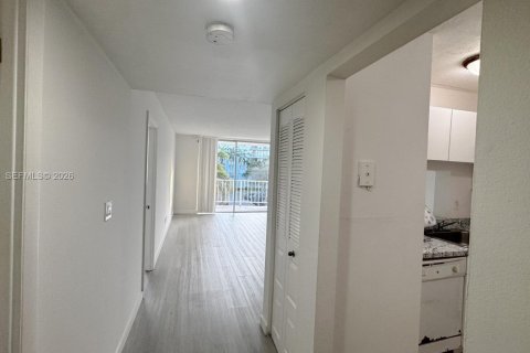 Copropriété à louer à Miami, Floride: 1 chambre, 76.74 m2 № 2002142 - photo 12