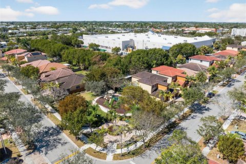 Купить виллу или дом в Хомстед, Флорида 1 комната, 290.69м2, № 2030523 - фото 13