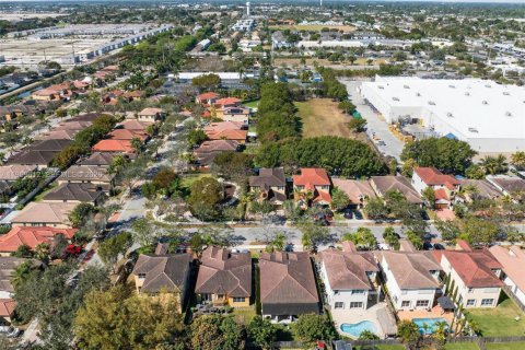 Купить виллу или дом в Хомстед, Флорида 1 комната, 290.69м2, № 2030523 - фото 20