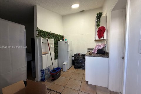 Immobilier commercial à louer à Hialeah, Floride: 1 chambre, 132.66 m2 № 1986484 - photo 2