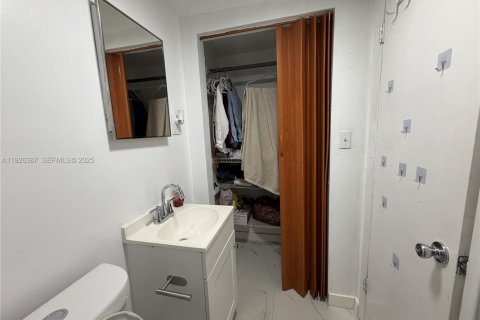 Immobilier commercial à louer à Hialeah, Floride: 1 chambre, 132.66 m2 № 1986484 - photo 7