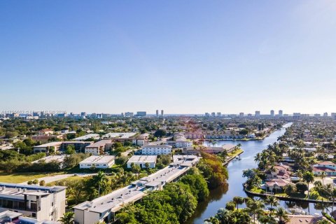 Commercial property in Pompano Beach, Florida № 1860164 - photo 8