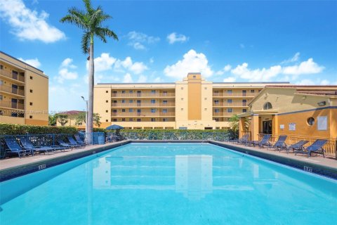 Condo in Miami, Florida, 2 bedrooms  № 1692772 - photo 2