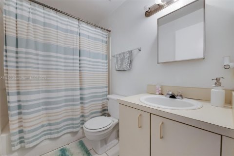 Condo in Miami, Florida, 2 bedrooms  № 1692772 - photo 10