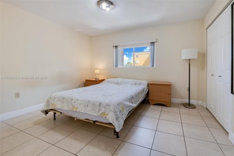 Condo in Miami, Florida, 2 bedrooms  № 1692772 - photo 8