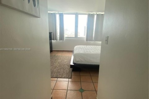 Condo in Miami Beach, Florida, 1 bedroom  № 2023822 - photo 15