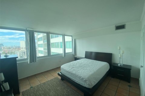 Condo in Miami Beach, Florida, 1 bedroom  № 2023822 - photo 17