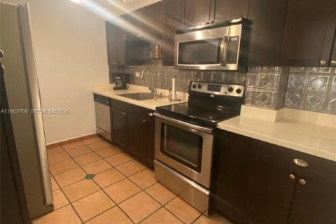 Condo in Miami Beach, Florida, 1 bedroom  № 2023822 - photo 10