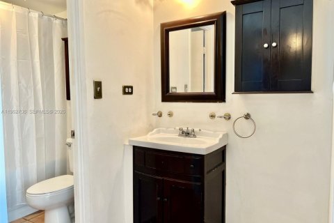 Condo in Miami Beach, Florida, 1 bedroom  № 2023822 - photo 14