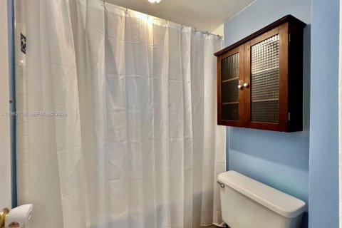 Condo in Miami Beach, Florida, 1 bedroom  № 2023822 - photo 12