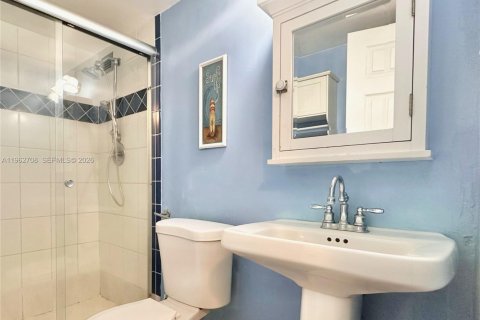 Condo in Miami Beach, Florida, 1 bedroom  № 2023822 - photo 21