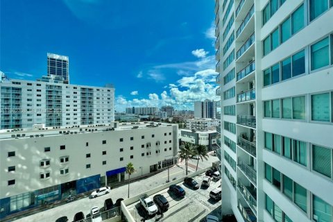 Condo in Miami Beach, Florida, 1 bedroom  № 2023822 - photo 5