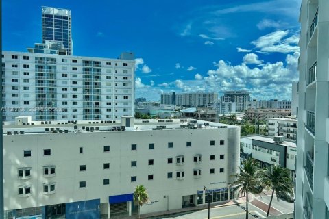 Condo in Miami Beach, Florida, 1 bedroom  № 2023822 - photo 4