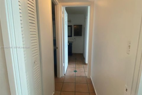 Condo in Miami Beach, Florida, 1 bedroom  № 2023822 - photo 7